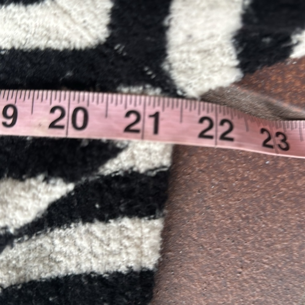 Vince Sweater Ivory & Black striped cuddly size Small - Picture 7 of 8